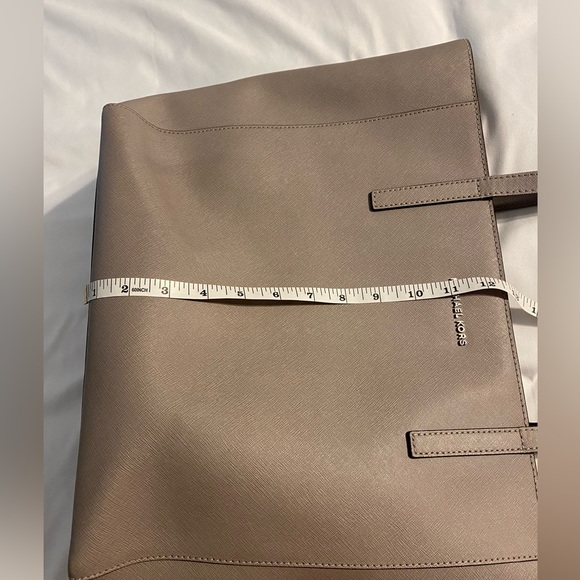 Michael Kors Rivington Tote - Picture 14 of 16